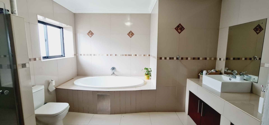 5 Bedroom Property for Sale in Baronetcy Estate Western Cape